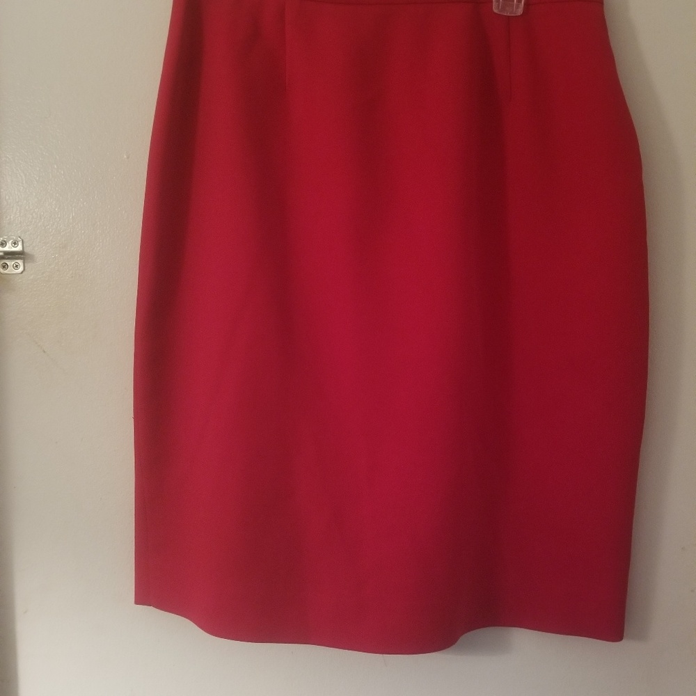 Suit with skirt